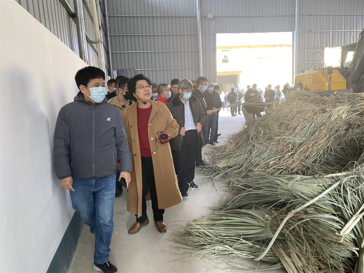 參觀年產(chǎn)2萬噸單細(xì)胞飼料蛋白項(xiàng)目工廠